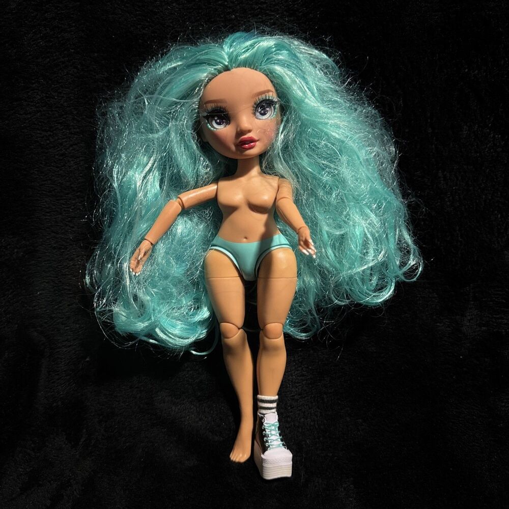 Rainbow High Daphne Minton Nude Fashion Doll Mint Green Blue Hair One Shoe